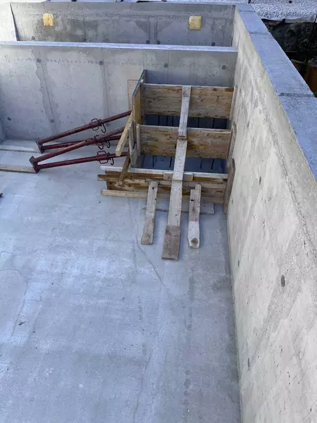 schody do basenu.webp